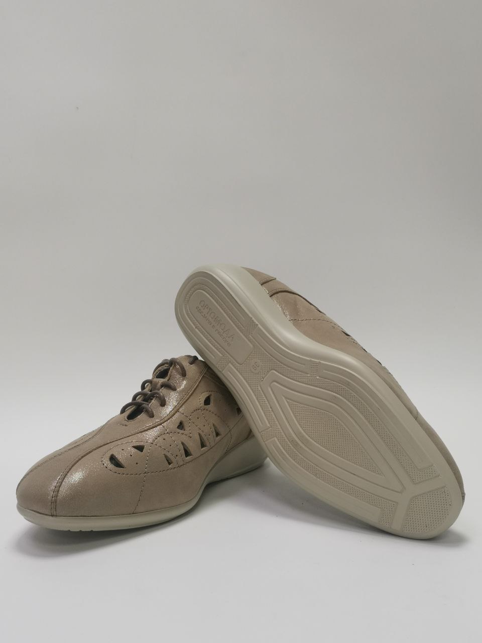 Туфли ортопедические женские Ортомода 8267 КП/ш бежевые увеличенной полноты с перфорацией фото 4